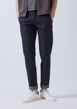 Load image into Gallery viewer, TCR2410212-39 Red selvedged 10 oz denim new straight fit