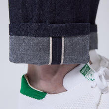 Load image into Gallery viewer, TCR2410212-39 Red selvedged 10 oz denim new straight fit