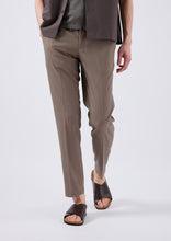 Load image into Gallery viewer, TCR2210223-84 Airy two way stretch seersucker easy slim fit
