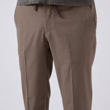 Load image into Gallery viewer, TCR2210223-84 Airy two way stretch seersucker easy slim fit
