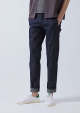 Load image into Gallery viewer, TCR2410212-39 Red selvedged 10 oz denim new straight fit
